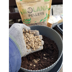 Long-acting organic fertilizer 1000ml package. (100% sheep wool pellets)